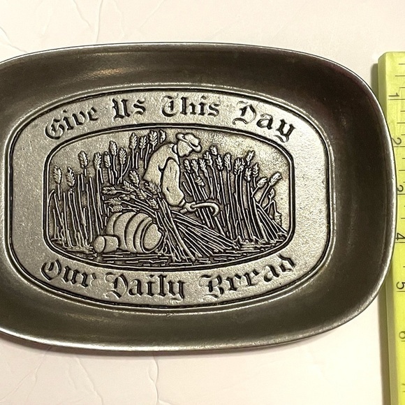 Pewter bread tray Wilton Columbia PA USA Our daily bread farmer harvesting wheat - Picture 4 of 8